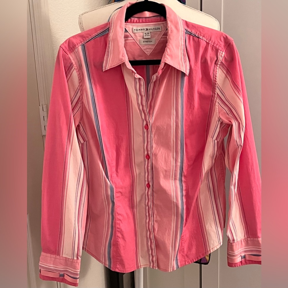 Tommy Hilfiger Shirt Womens size XL Armpit to armpit 21”